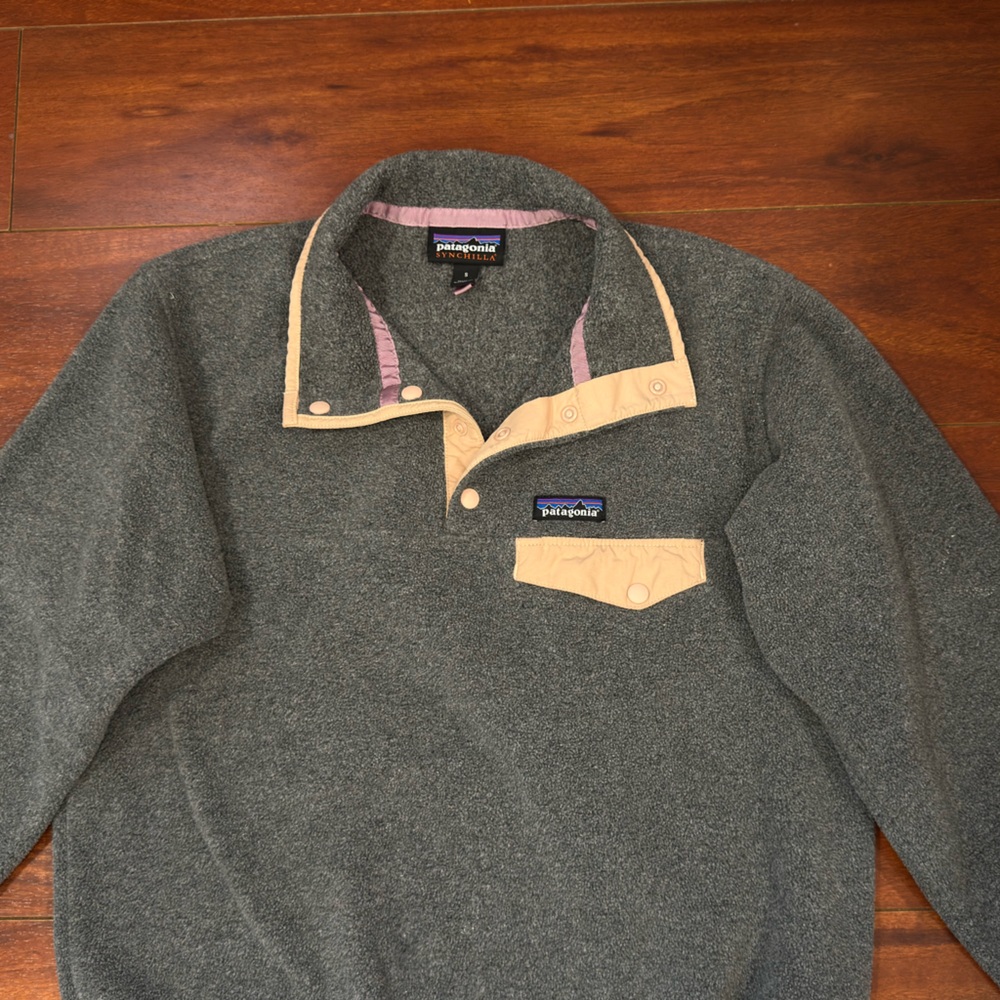 Patagonia Women's Gray and Cream Cowl Sweater - Picture 8 of 14